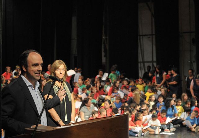 En un Teatro colmado, 360 chicos egresaron de los Jardines Municipales