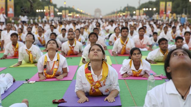 La India  celebra el Día Internacional del Yoga