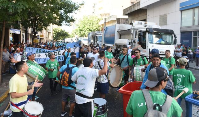 Ruidosa manifestación de recolectores y camioneros contra la misión del FMI