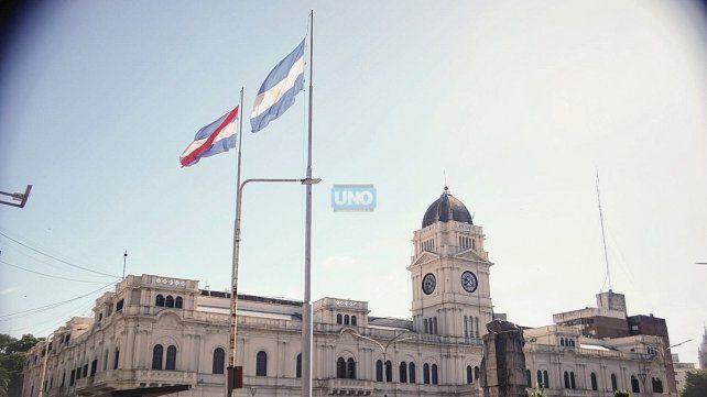 La gestión de Bordet informó que desde este viernes pagan los sueldos a los estatales.