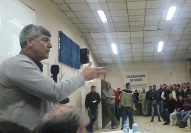 Buryaile llegó a Santa Fe para anunciar la ampliación de la emergencia agropecuaria