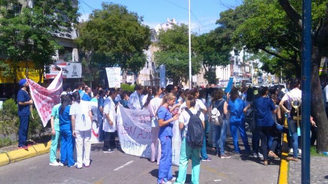 Médicos residentes de la provincia pararon y reclamaron mejoras en las condiciones laborales