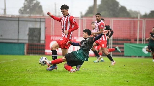 9 de Julio de Rafaela quedó mejor parado que Coronel Aguirre para llegar a la siguiente instancia de la Copa Santa Fe. Derrota local en el Pocho Lavezzi.