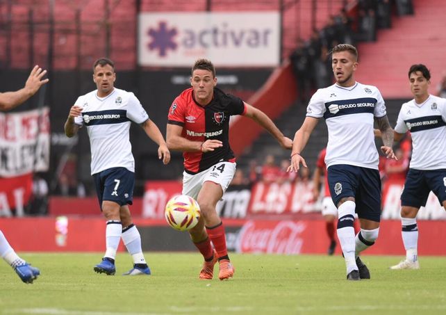 Newells sucumbió por su propia impericia y quedó eliminado