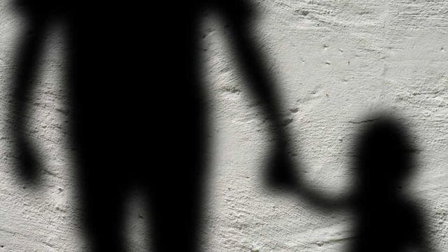 El condenado fue hallado penalmente responsable del delito de abuso sexual gravemente ultrajante calificado por el vínculo.