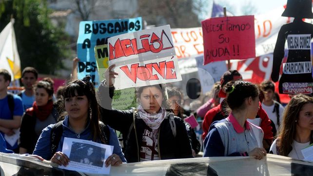 Compañeros de escuela de Melisa Gómez se manifestaron por su búsqueda