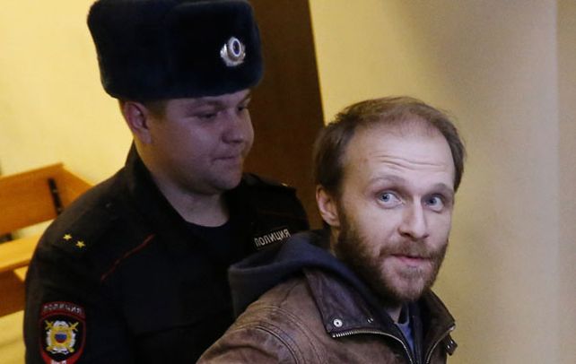 Denis Sinyakov. El fotógrafo ruso salió tras pagar dos millones de rublos.