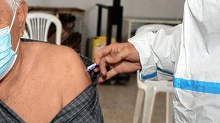 Las personas mayores son más propensas a sufrir complicaciones de salud ante las bajas temperaturas.