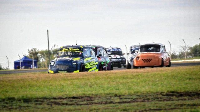 Los Fiat 600 brindaron un gran espectáculo en el autódromo paranaense