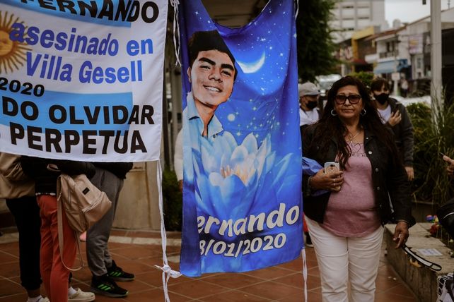 A dos años del crimen de Báez Sosa, los papás fueron al lugar del crimen