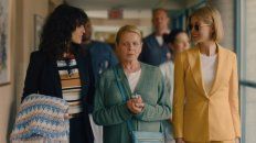 Dianne Wiest (centro) junto a Eiza González y Rosamund Pike: la presa y sus predadoras. Dianne Wiest (centro) junto a Eiza González y Rosamund Pike: la presa y sus predadoras.
