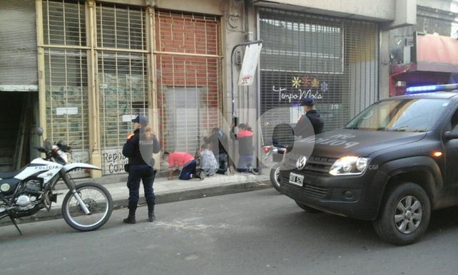 Peleas, robos y violencia en  una pensión de Mendoza 2700