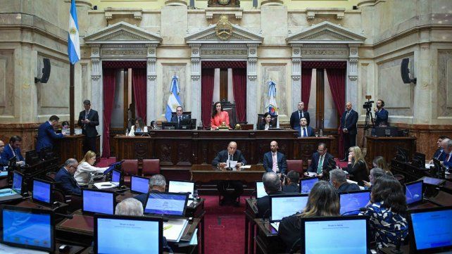 Los senadores percibieron aguinaldo de casi $2