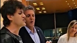 Andrés Ciro y Sergio Massa, a dúo. Un viejo blues me hizo desconfiar... entonaron juntos.&nbsp;