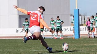 Cómo influye la forma del balón de rugby en la distancia y la precisión de los golpes con el pie