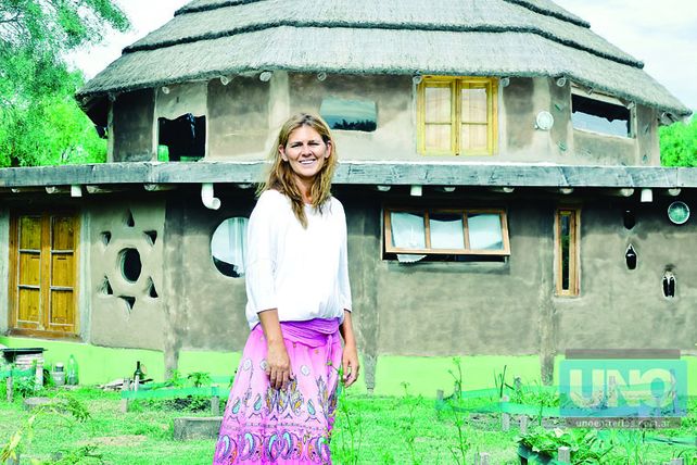Inicio. “Todo comenzó con un artículo que leyó Gabriela Achur sobre construcción natural en El Bolsón.” Foto UNO/Mateo Oviedo