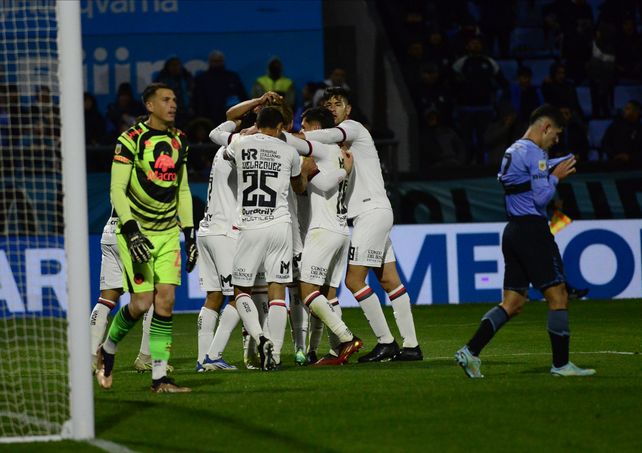 Los jugadores celebran el gol de Sforza ante Belgrano. Lo exhibido en Córdoba debe servir como incentivo y motivación.&nbsp;