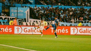 Aldosivi luchó pero cayó ante Racing. Para Newells fue una bocanada de oxígeno.&nbsp;