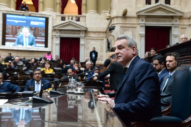 El jefe de Gabinete expuso en el recinto de la Cámara baja nacional.