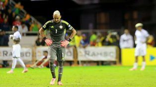 Keylor Navas, que comenzó el 2025 en Newells, lamenta que Costa Rica no vaya al próximo Mundial.
