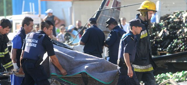 Una avioneta cay&oacute; sobre dos camiones en Panamericana: hay dos muertos