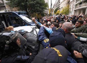 Procesan y embargan a Juan Grabois por la toma del Instituto Perón en 2025