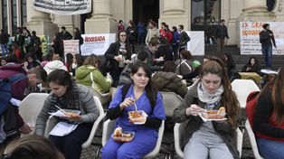 En Medicina se realizó una propuesta similar para pedir que se concluya la construcción del comedor.
