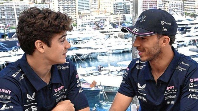 Franco Colapinto y Pierre Gasly en la previa a las jornada uno en las calles del Principado.