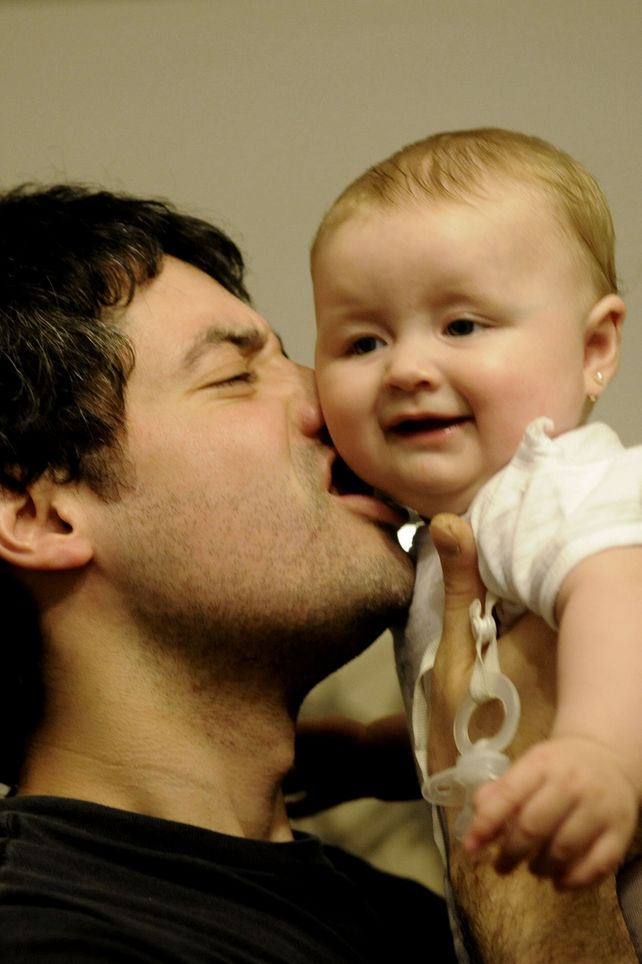 La licencia de paternidad, materia pendiente en América Latina: cómo está Argentina