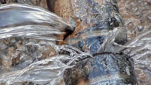 Cortan el suministro de agua por reparación de caño en Paraná.