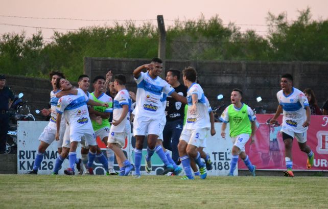 El Lobo se quedó con el clásico en la octava fecha del torneo