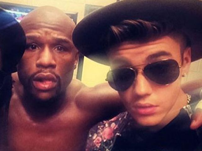 Mayweather le enseñó a boxear a Justin Bieber