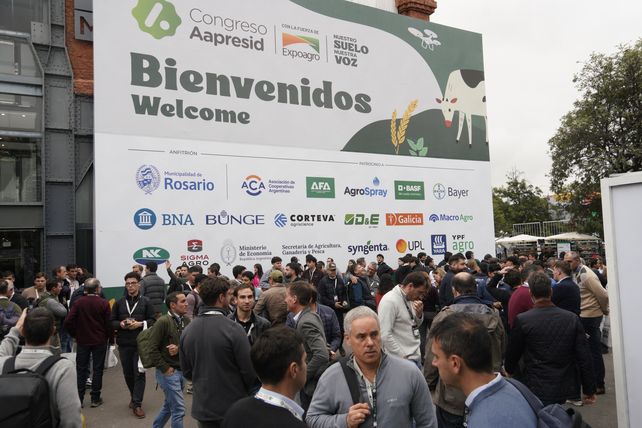 Desde temprano, mucha concurrencia de gente en el ingreso al Salón Metropolitano Desde temprano, mucha concurrencia de gente en el ingreso al Salón Metropolitano