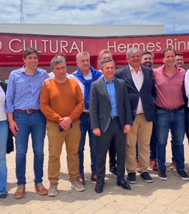Intendentes y presidentes comunales del corredor de la ruta 21 junto al ministro de&nbsp; Transporte de la Nación