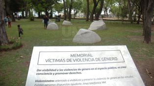 La ciudad tiene un memorial de víctimas de violencia de género