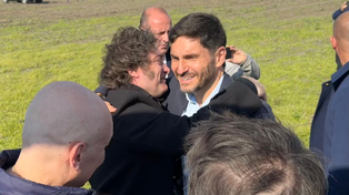 El presidente Javier Milei fue recibido por el gobernador Maximiliano Pullero