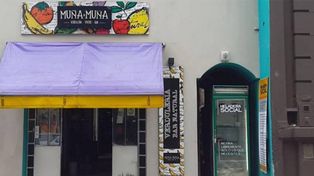 Crearon una heladera social para que las personas en situación de calle retiren lo que necesiten