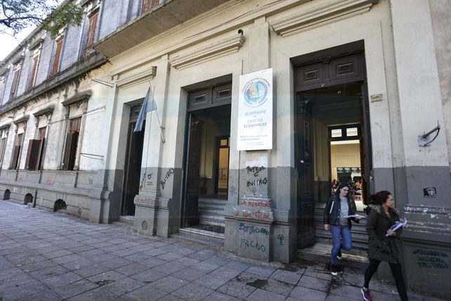 Docentes universitarios pedirán 35% de suba salarial