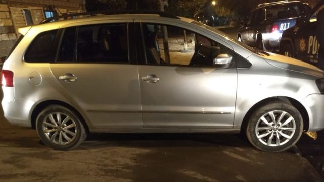 Un joven que viajaba en el VW Suran fue asesinado este jueves por la noche en Presidente Quintana al 2000. (Foto: @joseljuarezJOSE)