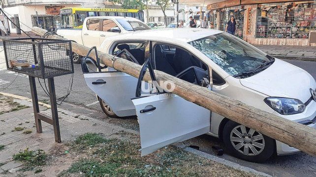 Una desgracia con fortuna. Lo que ocurrió en calle Francia al 3.100 cuando un mujer ingresaba al auto con su pequeña hija. Pude ser una tragedia.