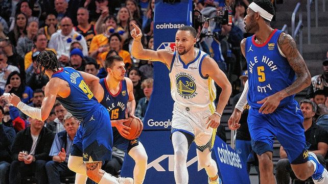 Stephen Curry fue la gran figura de Golden State en la victoria contra Denver Nuggets.&nbsp;