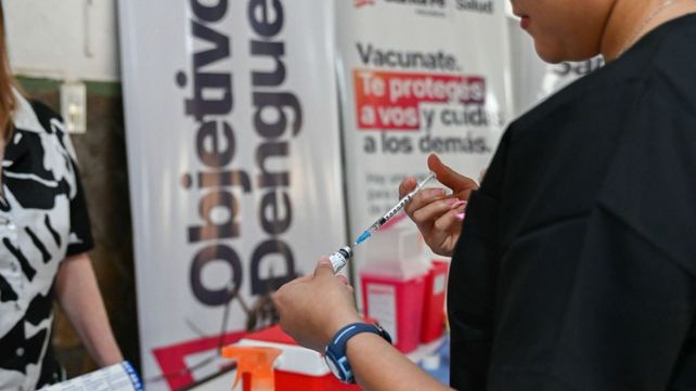 El gobierno provincial ya aplicó 145 mil dosis de la vacuna contra el dengue.