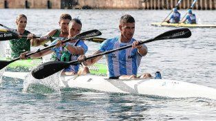 Orgullo. Los entrerrianos, Alan Nielsen (adelante) y Micaela Maslein, estuvieron a la altura de las circunstancias y obtuvieron una presea plateada.