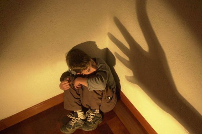 Detienen a dos docentes por abusar de tres niños en la localidad de Coronda