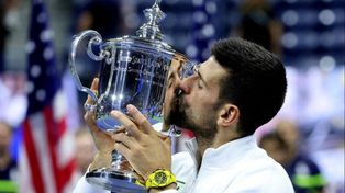 Novak Djokovic se adjudicó en la noche de este domingo el 24º Grand Slam de su carrera al vencer al ruso Daniil Medvédev.&nbsp;