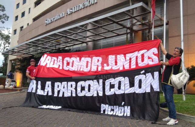 Los hinchas que llegaron desde Tierra del Fuego para alentar a Colón