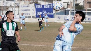 Argentino, en el gran triunfo con Martino al mando ante el líder Camioneros. Ahora juega con Atlas en el Olaeta.
