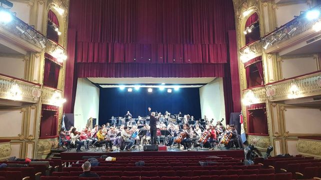 La Orquesta Sinfónica Provincial se presentó bajo la batuta del maestro Walter Hilgers en la Sala Mayor del Teatro Municipal