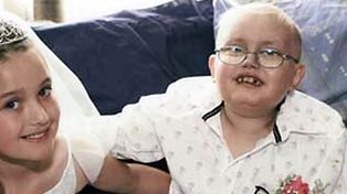 Un ni&ntilde;o con leucemia se cas&oacute; con su gran amor un d&iacute;a antes de morir