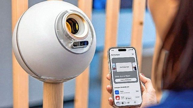 Sam Altman presentó una herramienta de identidad digital para prevenir fraudes con inteligencia artificial.